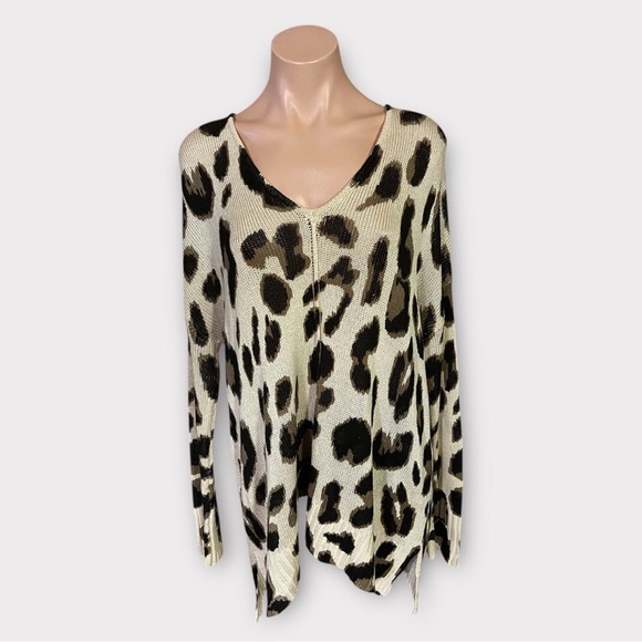 By Together Sweaters - By Together Collection Women’s Oversized Medium Leopard Print V-Neck Sweater